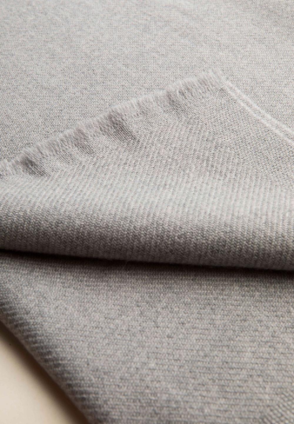 Angelico Sciarpa grigio chiaro lana vergine Offerte speciali